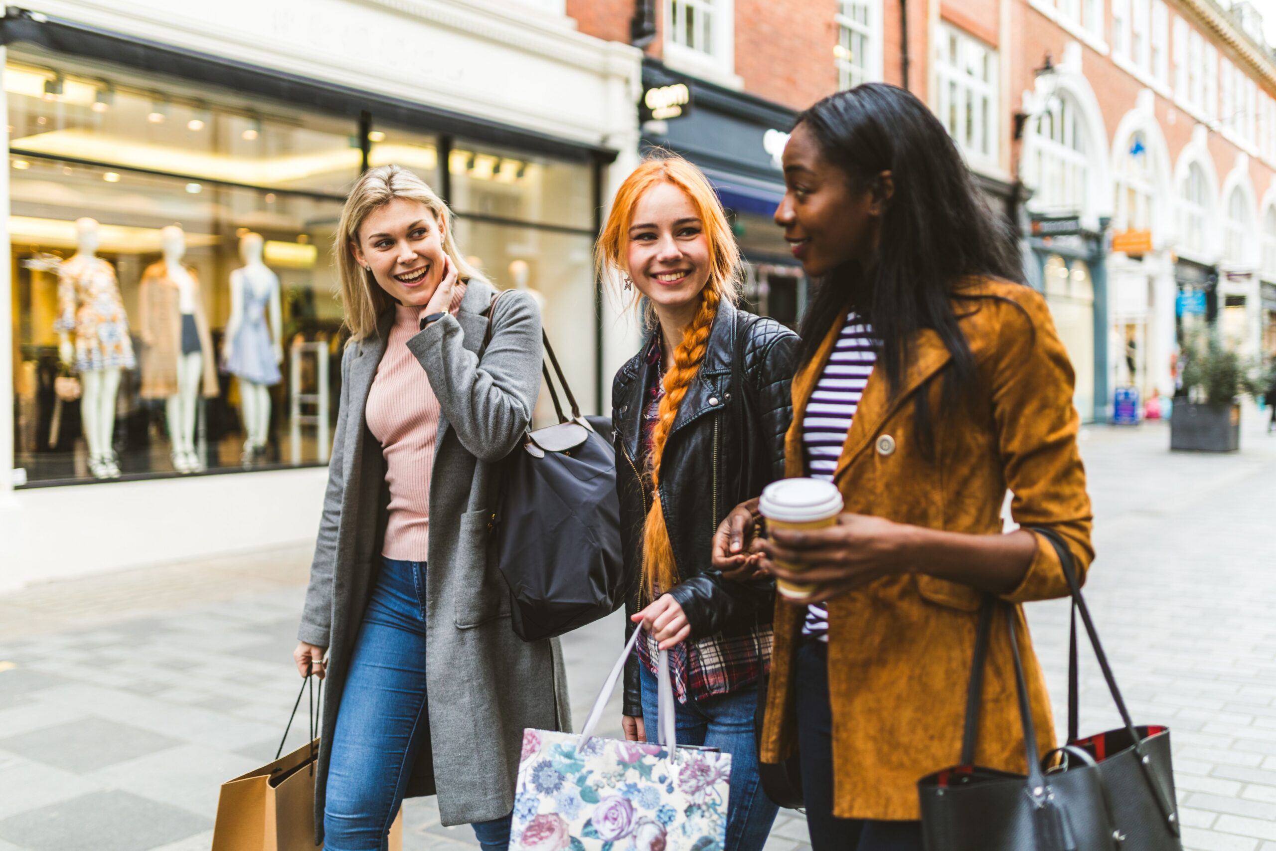 friends shopping on city street scaled